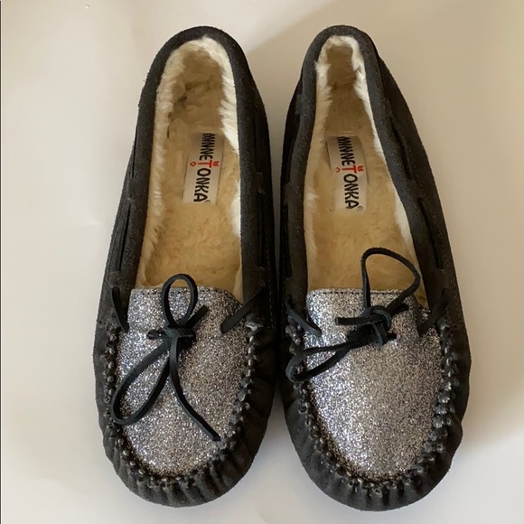 Minnetonka Shoes - Minnetonka Gray Moccasins! Size 8!